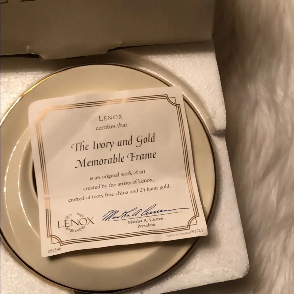 Lenox Ivory & Gold Memorable Frame Fine Ivory China 24K Gold Accent w/ Box & COA